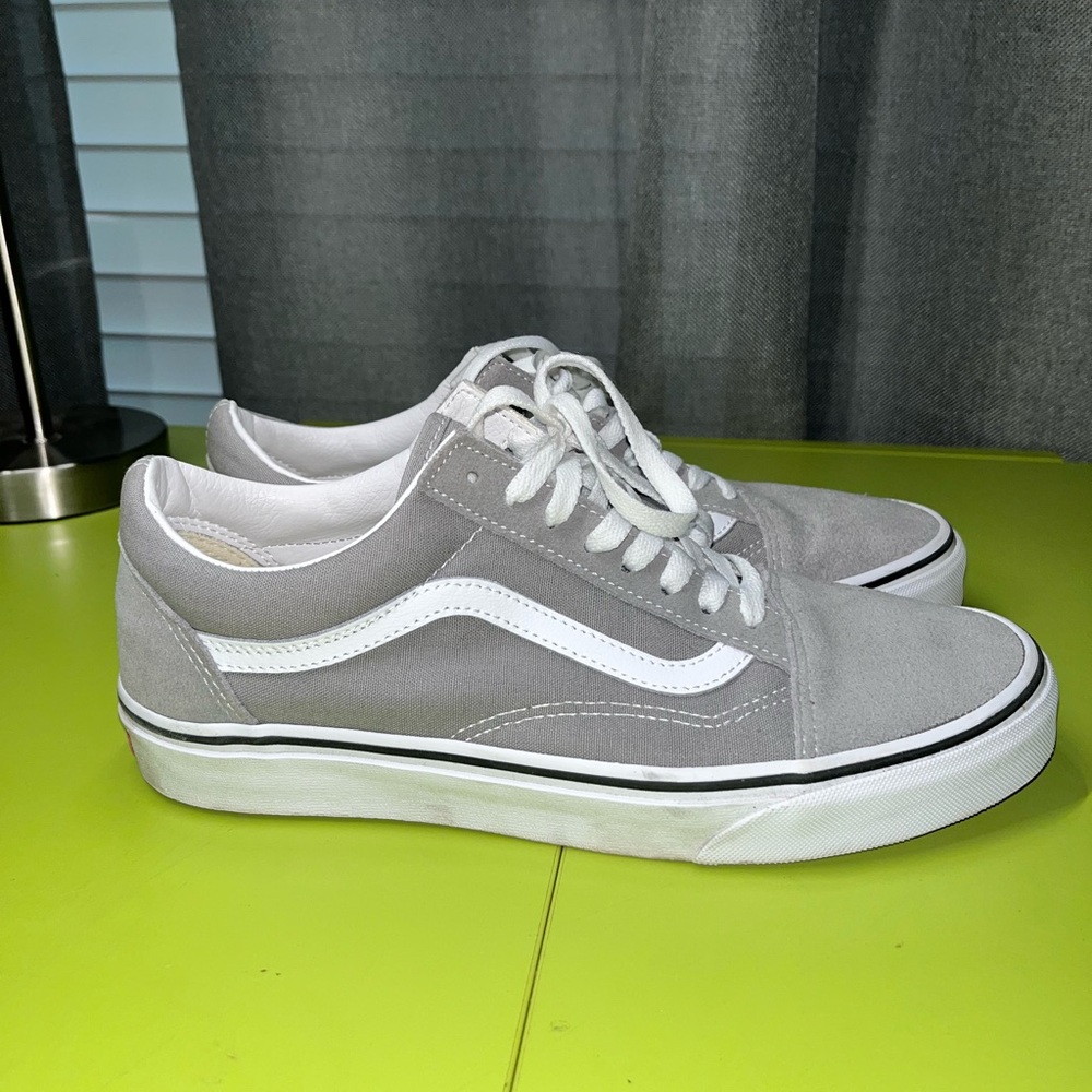 NWOT VANS Skateboard Casual Sneakers Women’s Size 10 Gray & White Lace Up